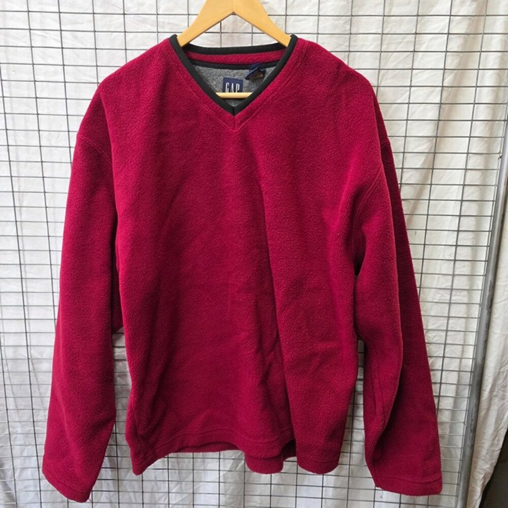 GAP Men’s Red Fleece Pullover V Neck Size Large